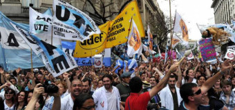 EDUCACIÓN – Plutocracia | Masiva manifestación en favor de la educación pública.