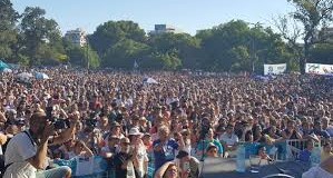 MEDIOS – Régimen | El programa 678, censurado en la TV Pública reunió 25 mil personas en una plaza.