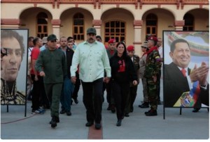 Maduro y los ciudadanos desagraviaron a Chávez y Bolívar.