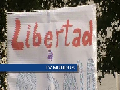 En la Argentina nuevamente hay presos políticos.Pedido por Milagro Sala de los presentes en la Plaza de Mayo. FOTO: TV MUNDUS 