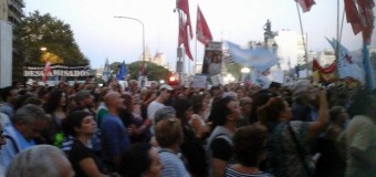 POLÍTICA – Día de la Memoria | Multitudes se acercan a la Plaza de Mayo.