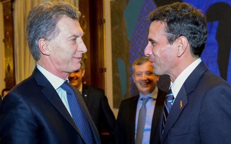 El Presidente Macri con el golpista venezolano Hernán Capriles. Ambos tienen cuentas en paraisos fiscales. 