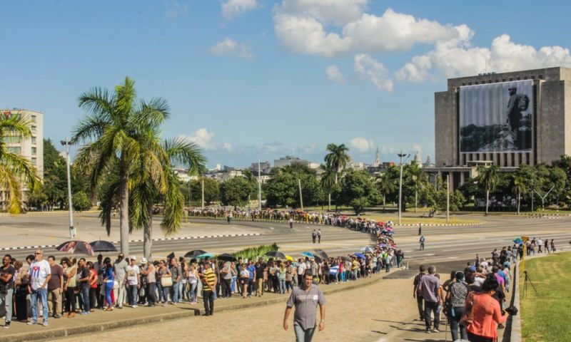 Millones de cubanos desfilan ante los restos de Fidel Castro. FOTO: MISIÓN VERDAD.
