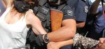 PRESA POLÍTICA – Jujuy | La policía macrista le pegó y reprimió incluso a Diputados y funcionarios.