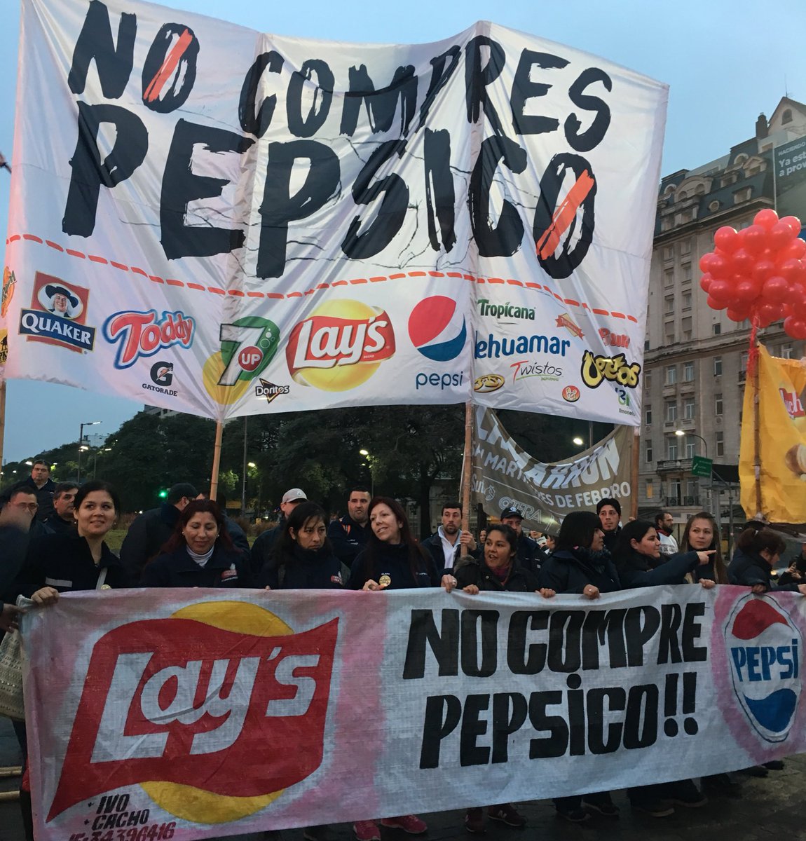 La policía macrista quería impedir que los trabajadores de Pepsico fueran al Congreso.
