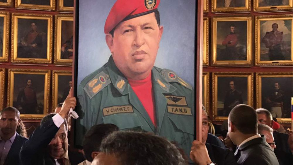 La imagen de Hugo Chávez Frías volvió a los recintos parlamentarios. FOTO: MISIÓN VERDAD