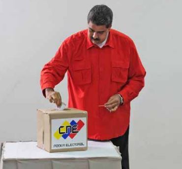El Presidente Nicolás Maduro emitiendo su voto. Triunfo político del PSUV. FOTO: Correo del Orinocco