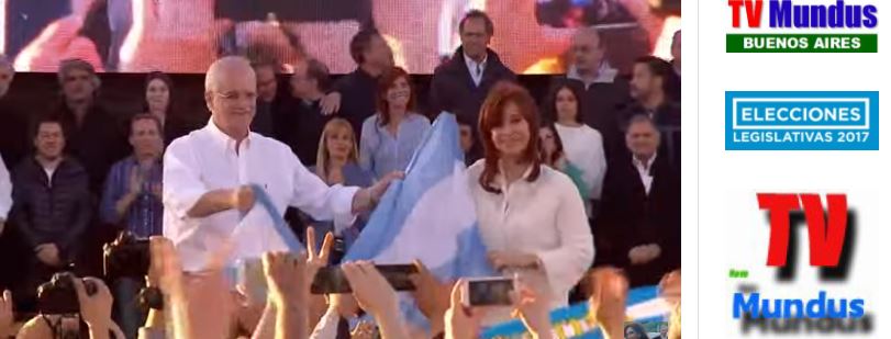 Cristina Fernández y Jorge Taiana en el escenario en Florencio Varela.