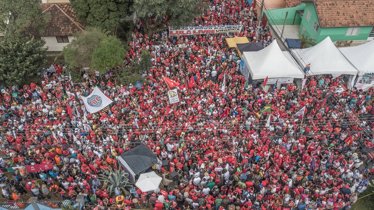 Una multitud acompañó a Lula en el Día Internacional del Trabajador.