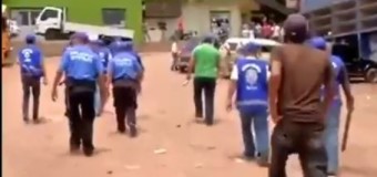 REGIÓN – Honduras | La dictadura de Honduras reprime con civiles a vendedores que usó.