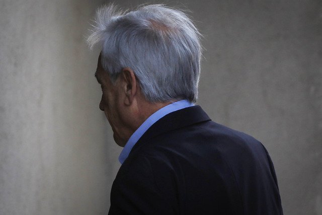 Según el diario La Tercera, a Piñera solo le queda un 13 % de apoyo y en caída.