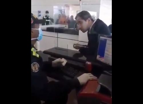 El terrorista Juan Guaido reingresa por el Aeropuerto de Maiquetía cuando salió por Colombia con los narcos de Los Rastrojos. FOTO: Colombia Informa