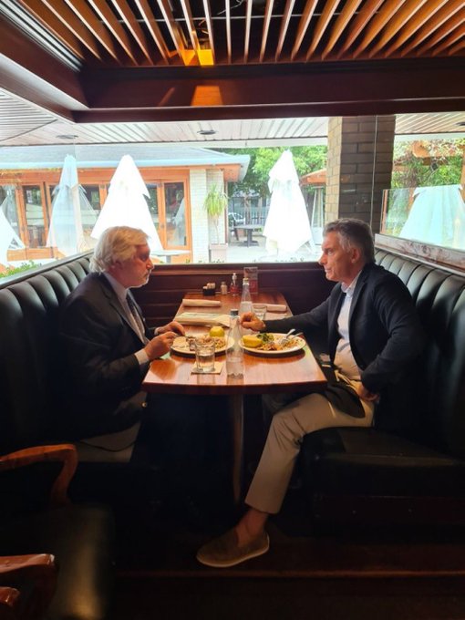 Julio Conte Grand almorzando con Mauricio Macri. Foto de Pablo Duggan.