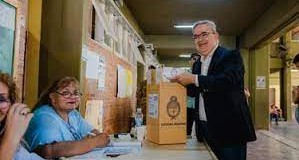 ELECCIONES 2023 – Catamarca | El peronista Raúl Jalil llegó en forma contundente a su reelección como Gobernador de Catamarca.