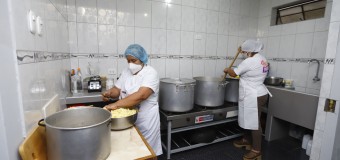 DERECHOS HUMANOS – Plutocracia | El régimen de Milei, en plena crisis alimentaria, no distribuye alimentos a los comedores.