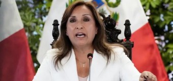 REGIÓN – Perú | Allanan por corrupción la casa de la dictadora peruana Dina Boluarte.